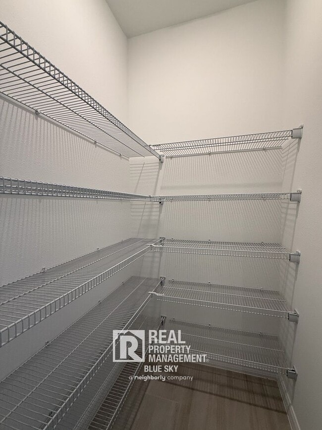 Building Photo - 18200 Pleasantview Blvd