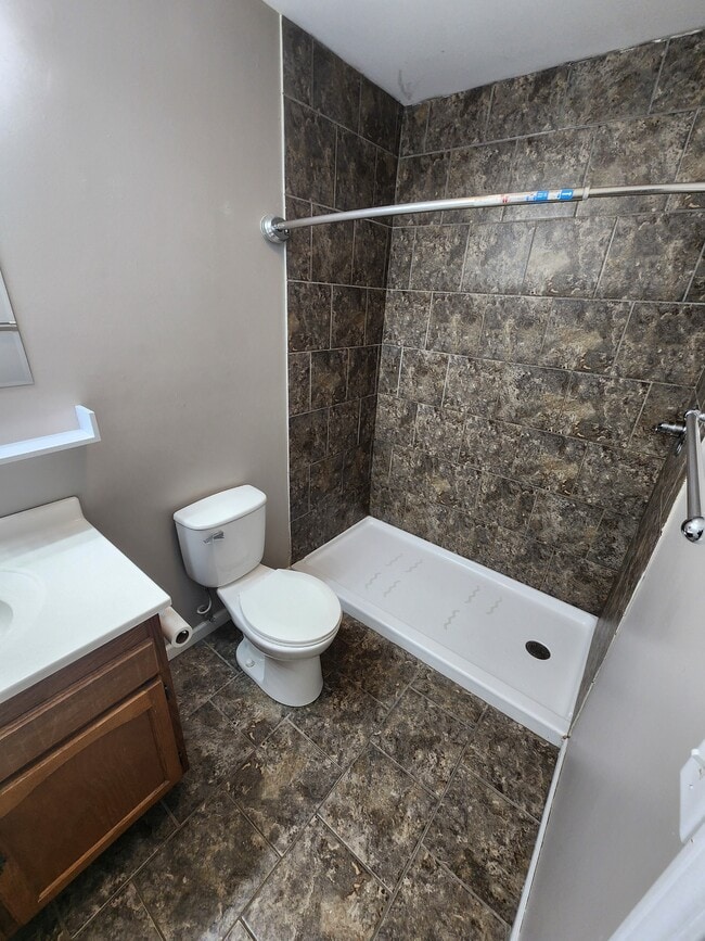 Building Photo - 1625 N Algona St