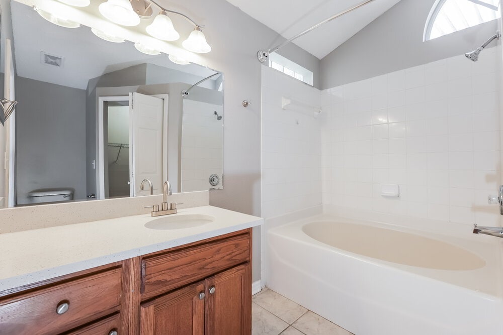 Building Photo - 6646 Summer Cove Dr