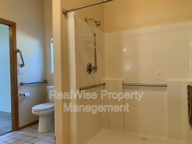 Building Photo - 2226 Blue Heron Ct