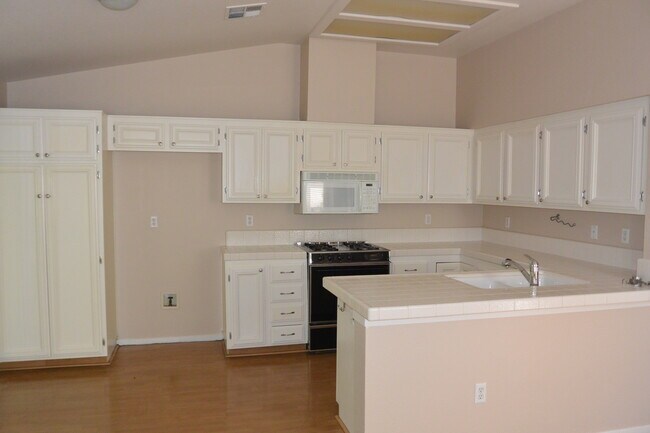 Building Photo - Desirable SW area