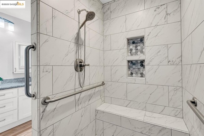 Building Photo - 507 Maple St