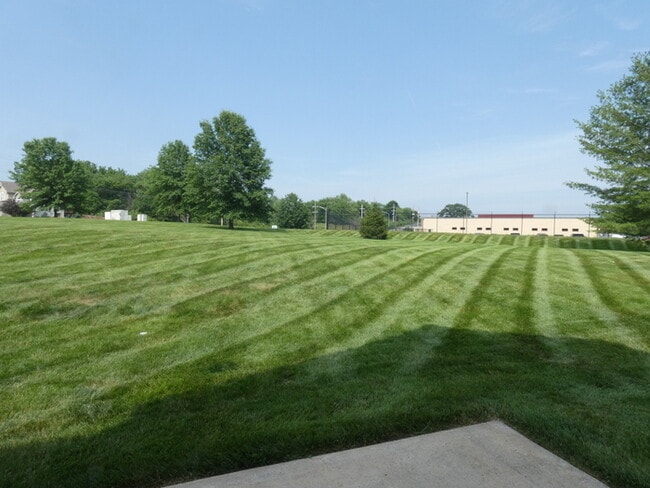 Building Photo - Renewed Townhome-4454 NE 83rd-Northland, K...