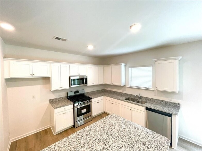 Building Photo - 290 Rivulet Dr