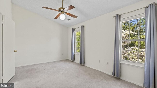 Building Photo - This stunning 3-bedroom, 2-bathroom interior townhome is sure to impress.
