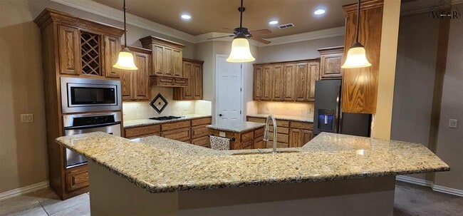 Building Photo - 1608 Tanglewood Dr