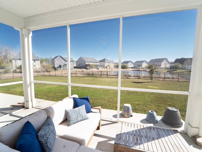 Building Photo - Elegant Richmond Hill Home with Screened Patio & Lagoon Views