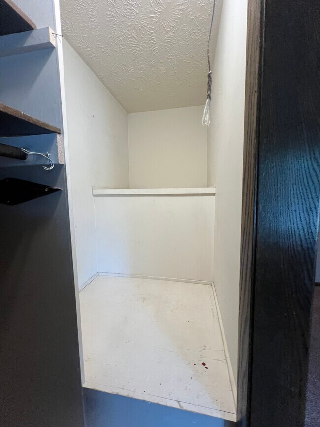 Building Photo - 5034 Meredeth St