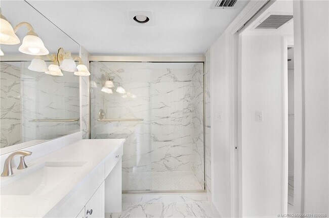 Building Photo - 8750 S Ocean Dr