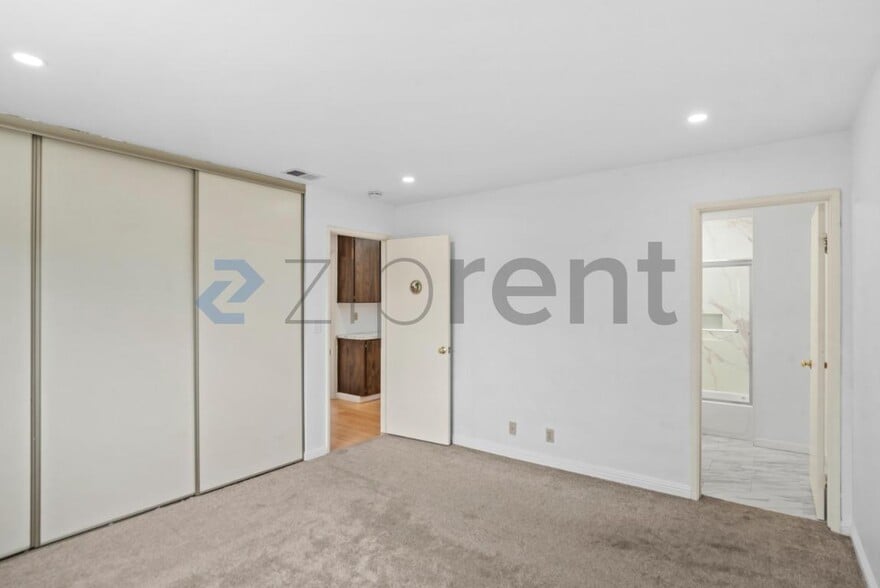 Building Photo - Unit