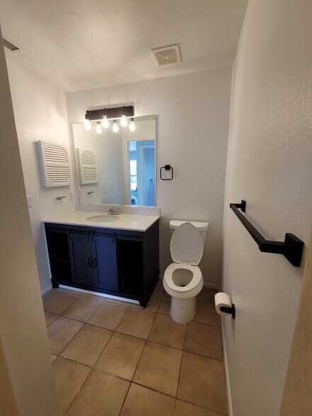 Building Photo - 11049 Pendleton Ave