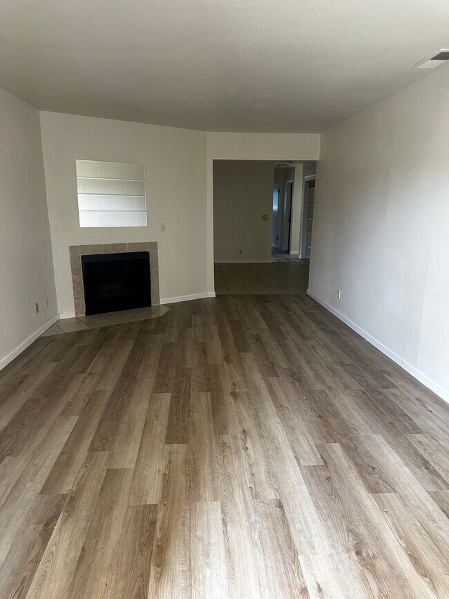Building Photo - 5620 Brush Creek Dr