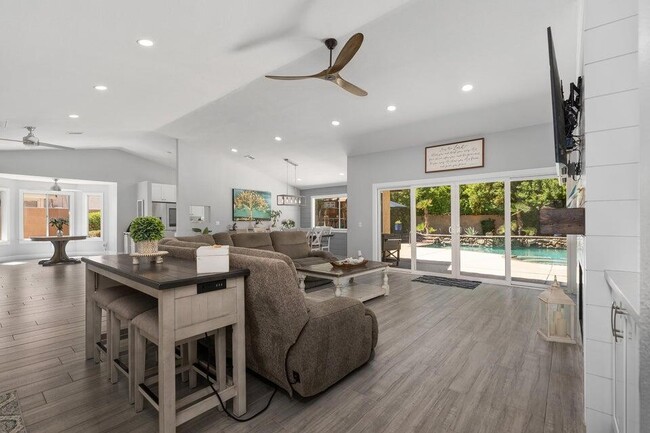 Building Photo - 39369 Regency Way