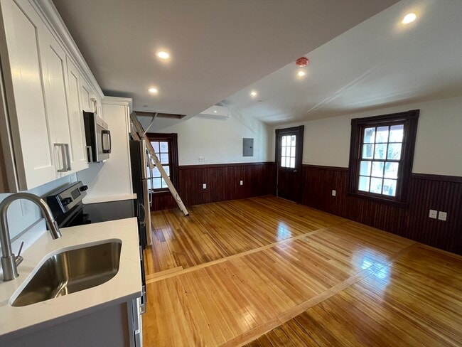 Building Photo - 41 Summer St