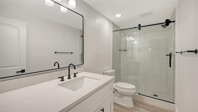 Building Photo - 909 Spanish Dr N