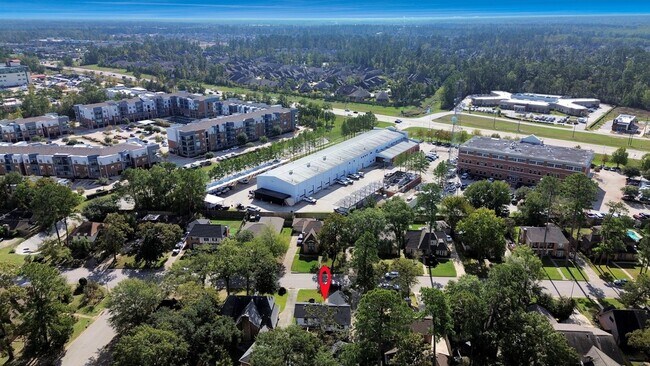 Building Photo - 616 S Rivershire Dr