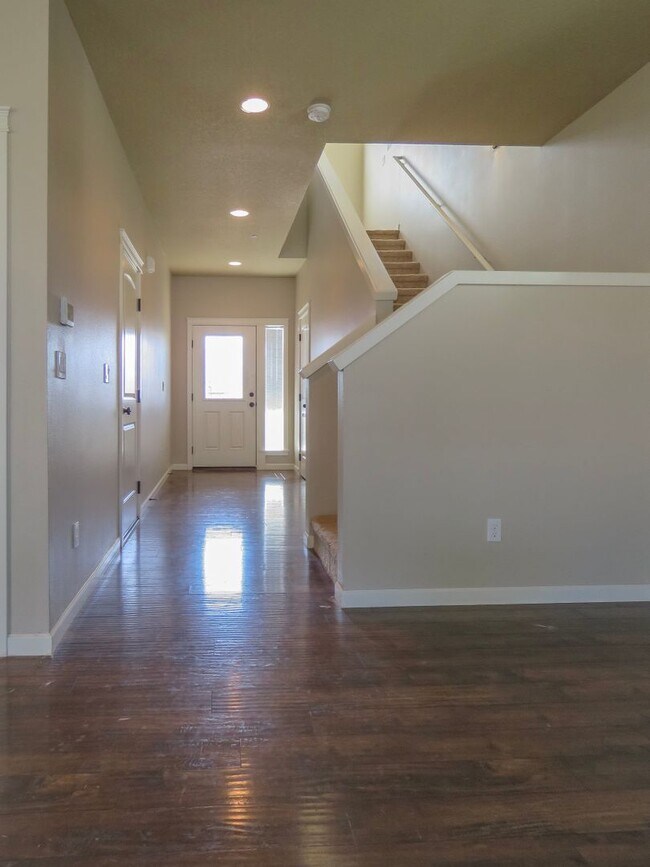 Building Photo - 3 Bedroom Corner lot Coming Soon in Carlton !