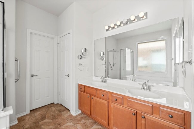 Building Photo - 23319 W Pine Ivy Ln