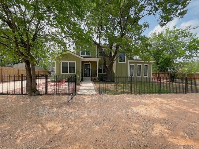 Building Photo - 211 Gibson