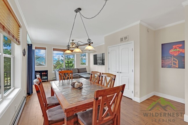 Building Photo - Winter Rental- HOT TUB, Quiet townhome with hot tub and two living areas