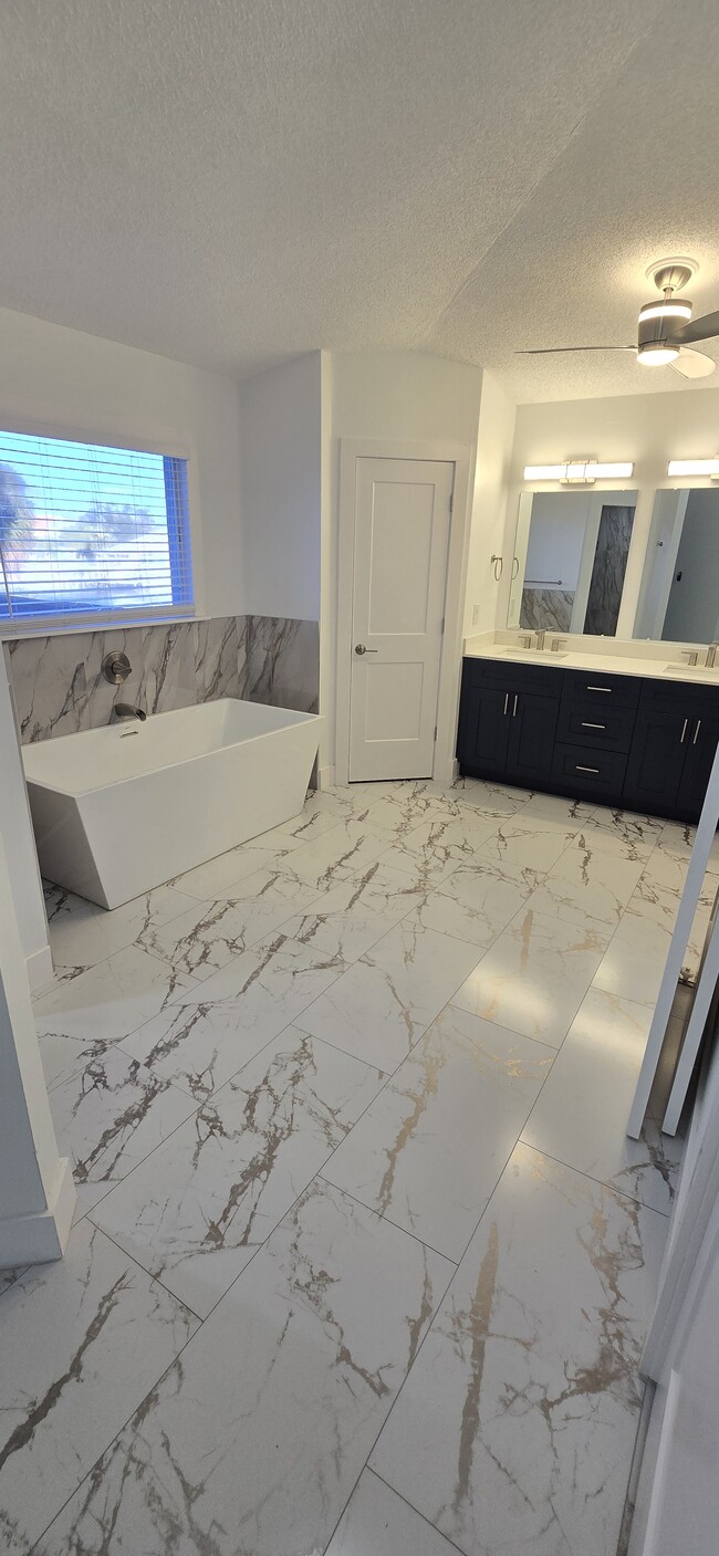 Building Photo - 301 22nd St