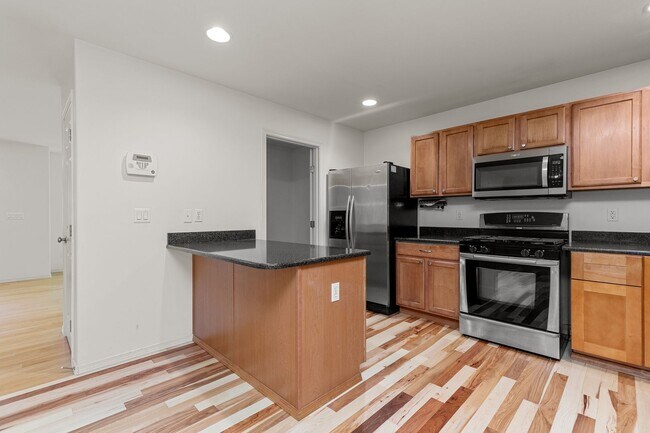 Building Photo - Stunning 3 bed, 2.5 bath home in desirable Bothell neighborhood
