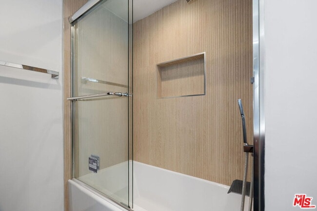 Building Photo - 4807 Woodley Ave