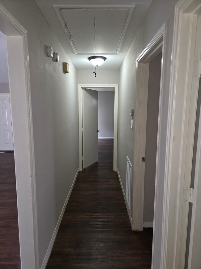 Building Photo - 6303 Gladewell Dr