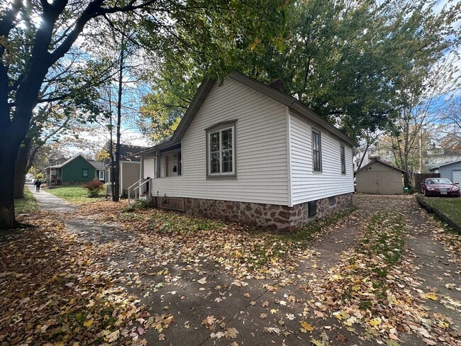 Building Photo - 120 N 4th Ave