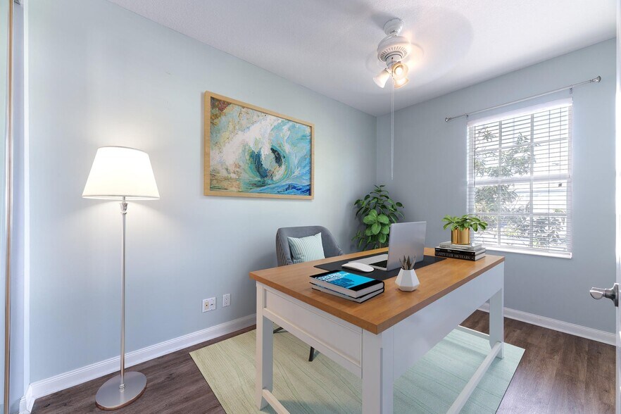 Building Photo - 340 Jacaranda Dr