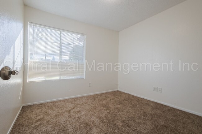 Building Photo - 3 Bedroom, 2 Bath Home - $2095 per month!