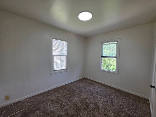 Building Photo - 1206 Putnam St
