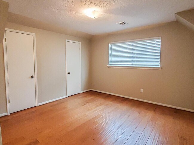 Building Photo - 28903 Twisted Oak Dr