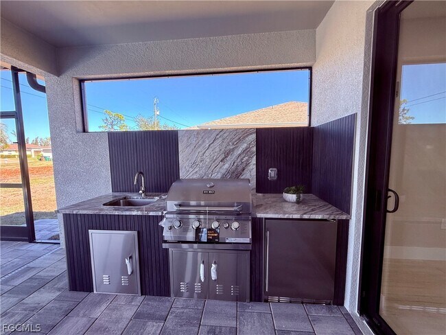 Building Photo - 102 NE 8th Pl