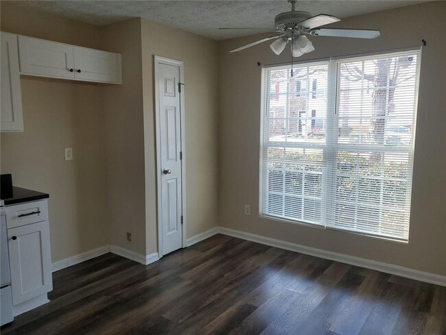 Building Photo - 11428 S Grove Dr