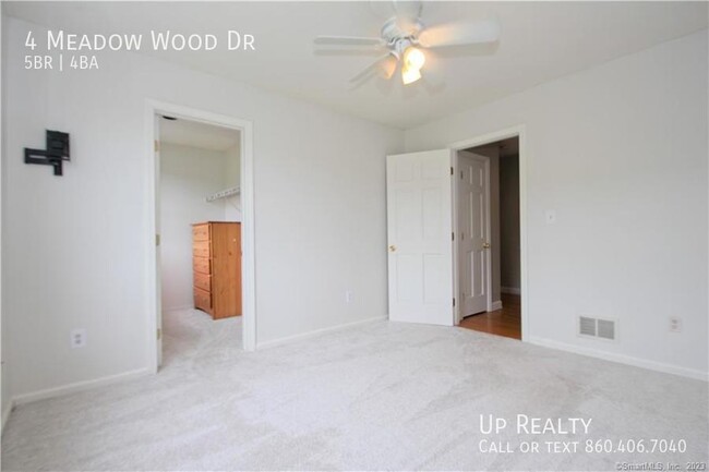 Building Photo - 4 Meadow Wood Dr