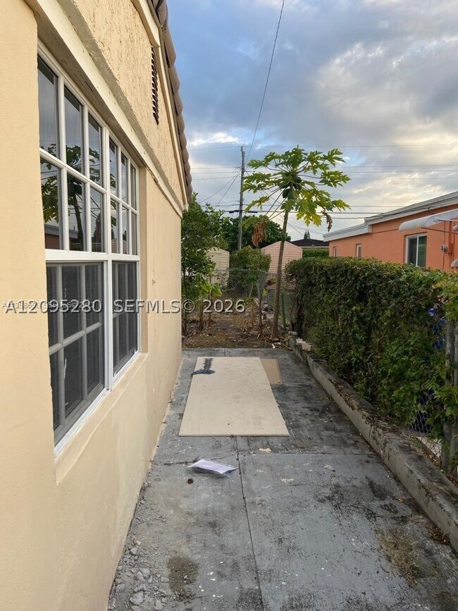 Building Photo - 1840 NE 174th St