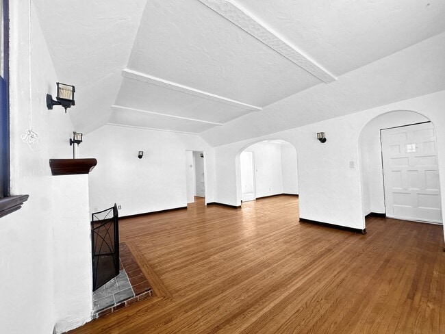 Building Photo - 3 Bedroom House in North Park!