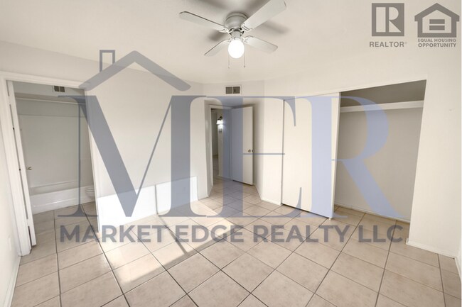 Building Photo - 2Bed/2Bath Apartment at Peoria Ave/19th Ave! Ready for Immediate Move-In! -- All Tile Flooring!