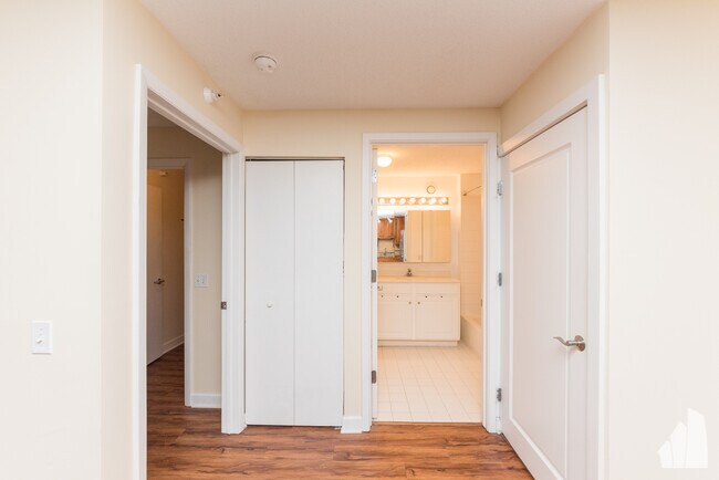 Building Photo - 545 N Dearborn St