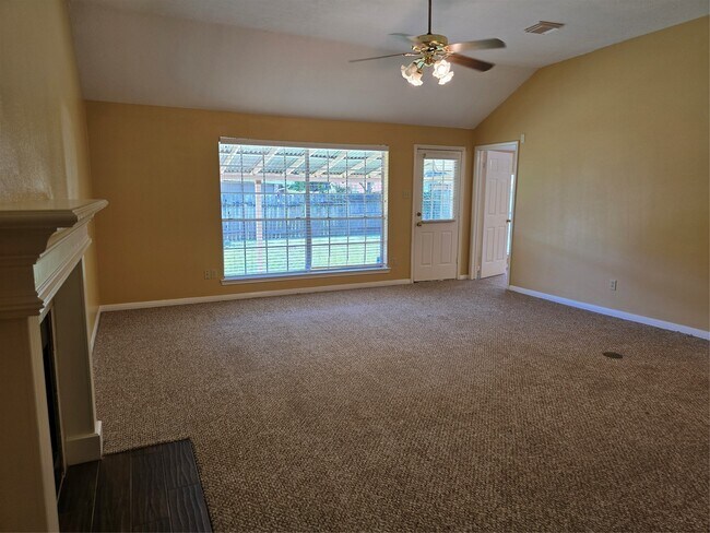 Building Photo - 14030 Torrey Village Dr