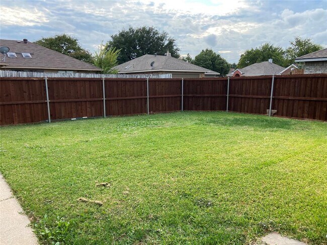 Building Photo - 7514 Beverly Dr