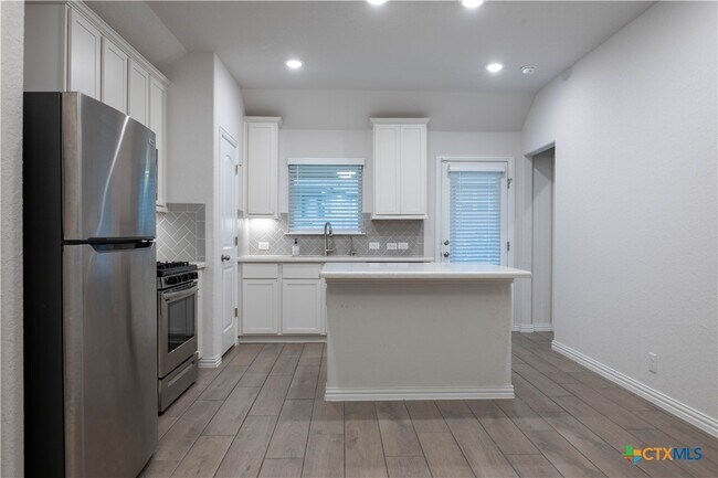 Building Photo - 2089 Egret Ave