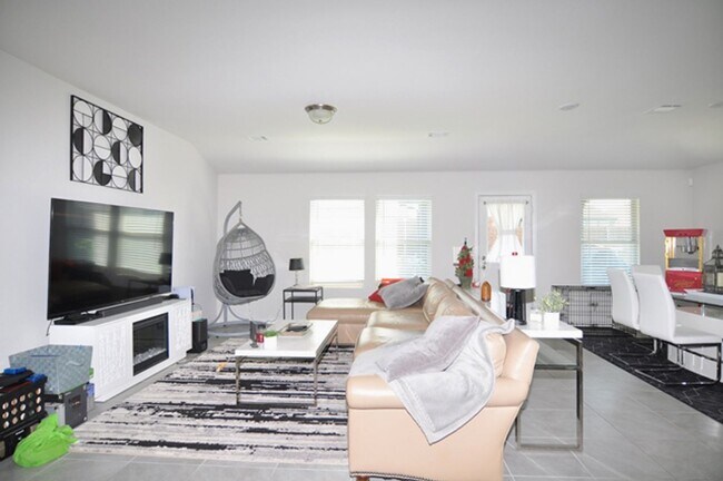 Building Photo - 2513 Ponca Dr