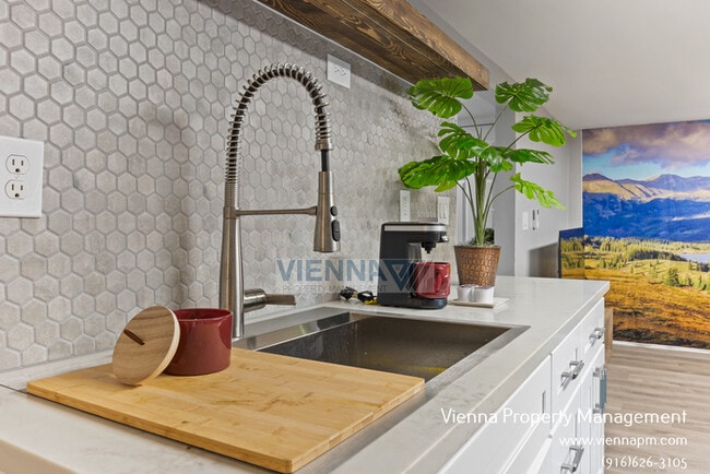 Building Photo - Downstairs Unit Available Now!