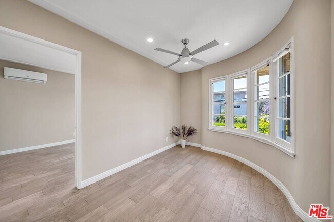 Building Photo - 1546 S Holt Ave