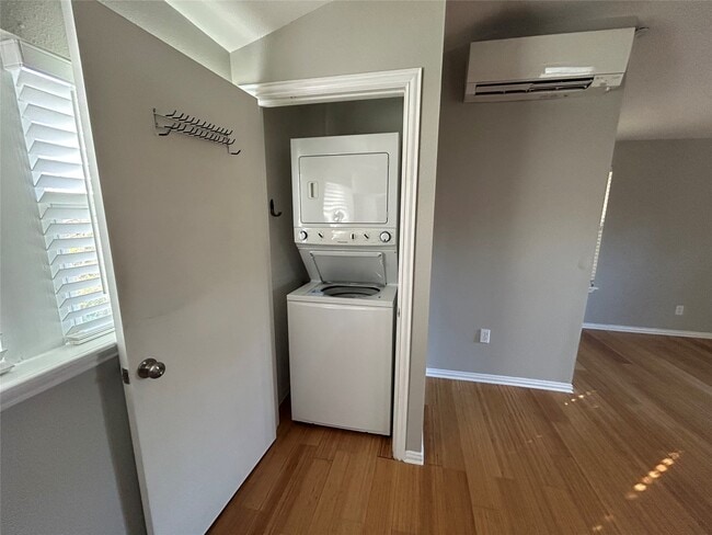 Building Photo - 4019 Ascot Ln