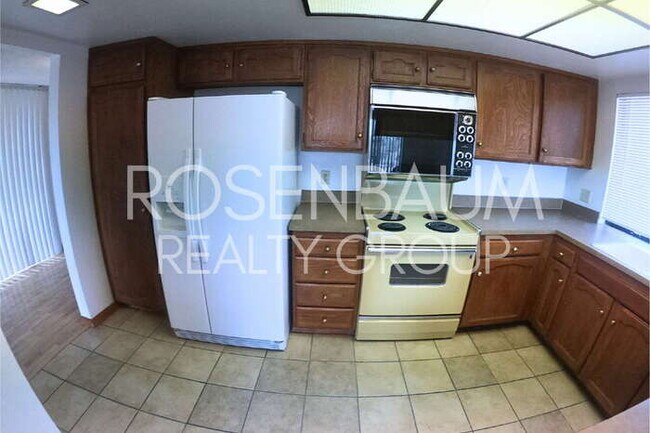 Building Photo - 828 E Junction St