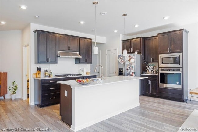 Building Photo - 2090 Addison Cir