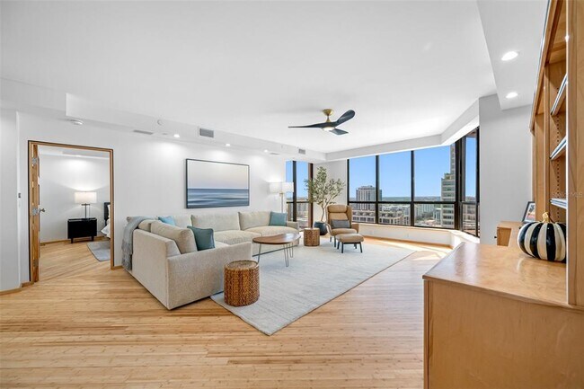 Building Photo - 1 Beach Dr SE